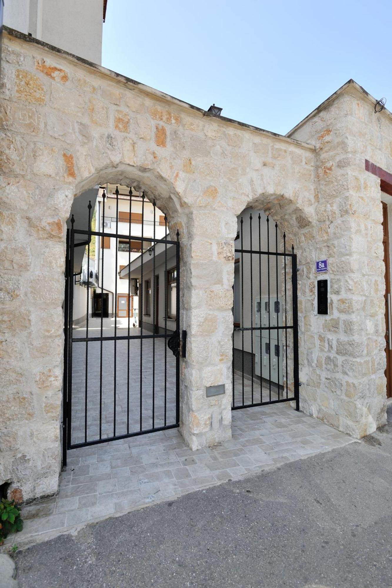 Captain'S Luxury Apartments Μόσταρ Εξωτερικό φωτογραφία